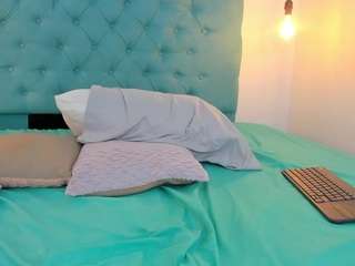 kim-Eli on webcam for live free nude chat now