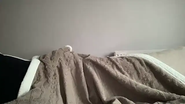 LillyUK naked in live sex video chat