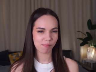 LynBruster on webcam for live free nude chat now