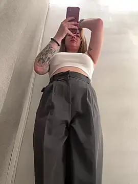 MayaMystic naked in live sex video chat