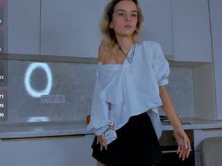 PhilomenaCourtney on webcam for live free nude chat now