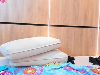 Pocahontas-Pow on webcam for live free nude chat now