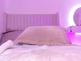 Shelynna, ? on webcam for live free nude chat now