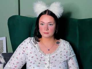 Betty-Bass on webcam for live free nude chat now