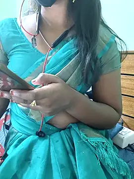 Dreamqueentamill naked in live sex video chat