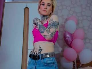 EdwinaDarlington on webcam for live free nude chat now