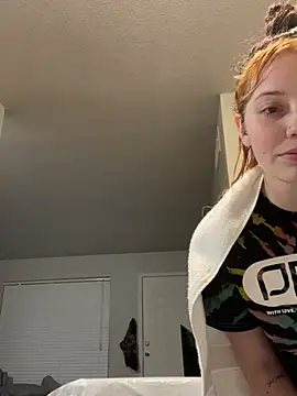 hunnybee_alleh naked in live sex video chat