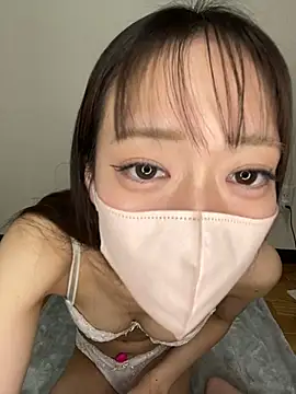 Karen-x_x naked in live sex video chat