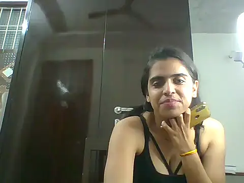 Loveuu-queen naked in live sex video chat