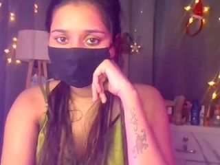 qucikanna on webcam for live free nude chat now