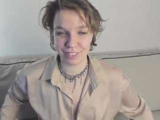 QueenieHickory on webcam for live free nude chat now