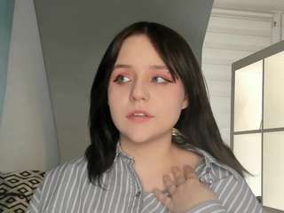 UdelaCovey on webcam for live free nude chat now