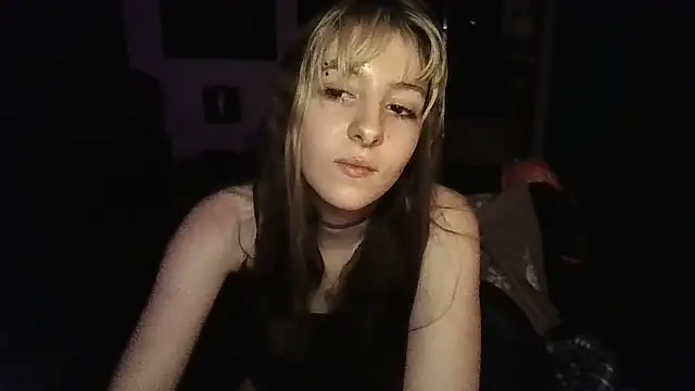 Lilliereign naked in live sex video chat