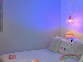 MelinaC on webcam for live free nude chat now