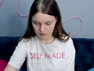 Melissa-Skyy on webcam for live free nude chat now
