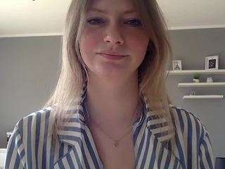 MillieDesire on webcam for live free nude chat now