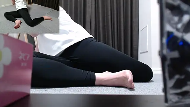 Stretch-man naked in live sex video chat