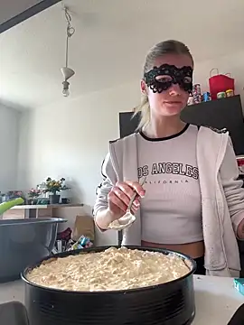 YoungLily666 naked in live sex video chat