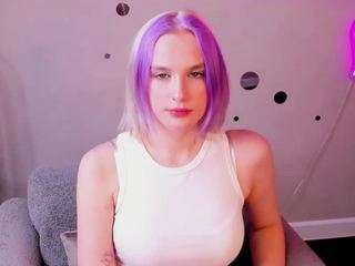 Carolin on webcam for live free nude chat now