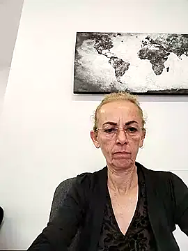 clarabell4 naked in live sex video chat