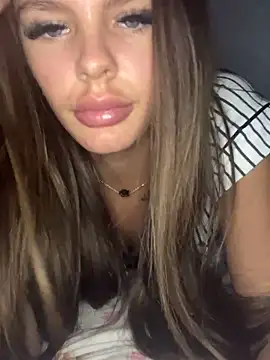 DirtyDaisy25 naked in live sex video chat