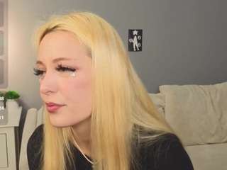 EarthaBeese on webcam for live free nude chat now