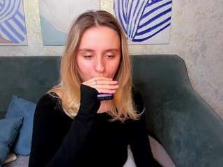 EllyDeMoon on webcam for live free nude chat now