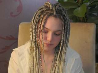 ElswythClose on webcam for live free nude chat now