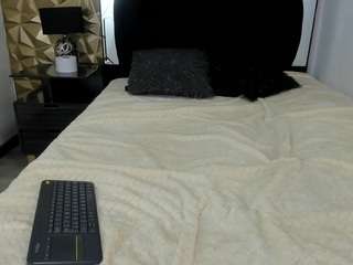 gugga-angels on webcam for live free nude chat now