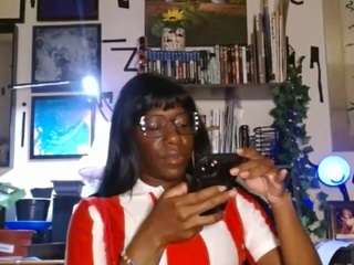 Itsmoeduh on webcam for live free nude chat now