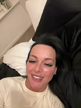 juicylucie naked in live sex video chat