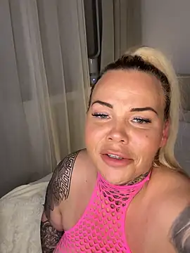 LeniGold_Official naked in live sex video chat