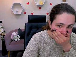 linda-luxe on webcam for live free nude chat now