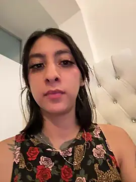 PurpleLinn naked in live sex video chat