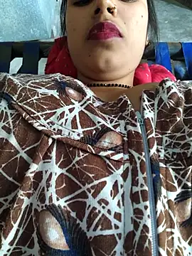 Ruhihoty12 naked in live sex video chat