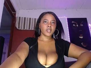 ysselaBod on webcam for live free nude chat now