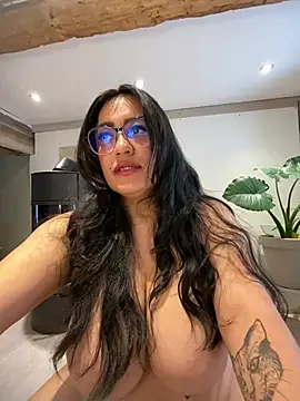 Alma- naked in live sex video chat