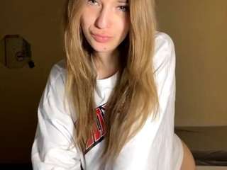 EdinaBlewett on webcam for live free nude chat now
