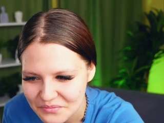 GwenFenning on webcam for live free nude chat now