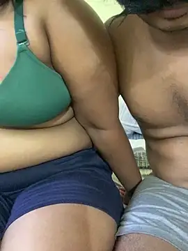 HoneyedPortal naked in live sex video chat