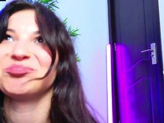IchTahira on webcam for live free nude chat now