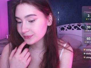LiliLuuu on webcam for live free nude chat now