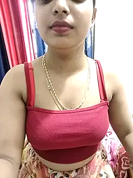 Maahhii_2 naked in live sex video chat