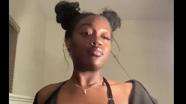 maskedgirl5005 naked in live sex video chat