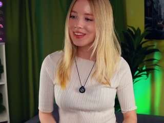Maxine on webcam for live free nude chat now