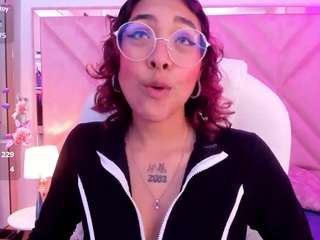 Oliv-Jones on webcam for live free nude chat now