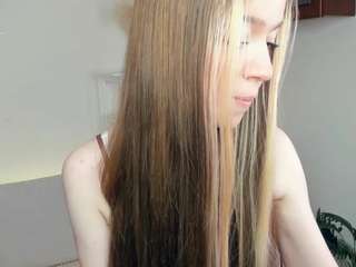 QuennaHessey on webcam for live free nude chat now
