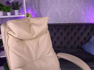 SelenaIriss on webcam for live free nude chat now
