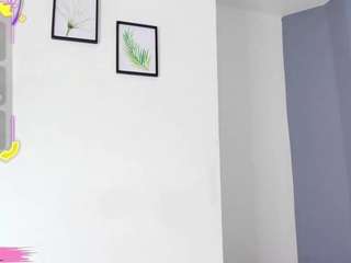 Soe-Laraa on webcam for live free nude chat now