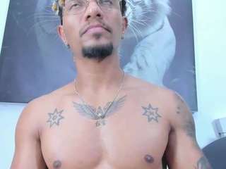 Taylor-02 on webcam for live free nude chat now
